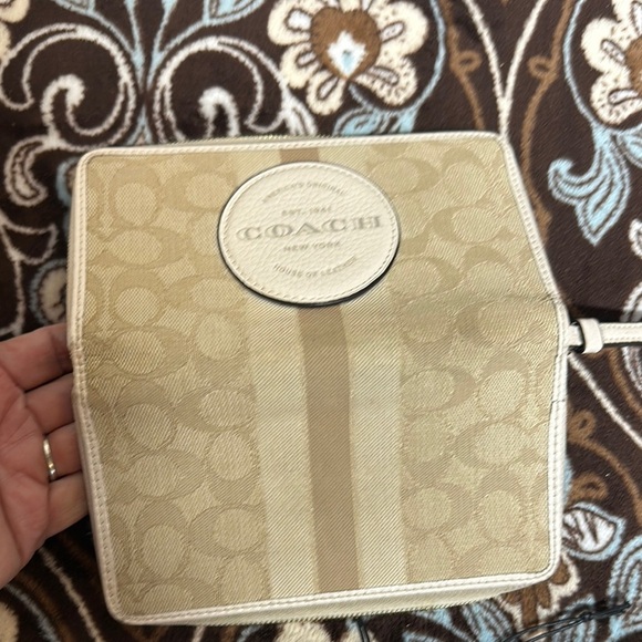 Coach Beige and White Wallet Like new condition MSRP 228 - Picture 15 of 16